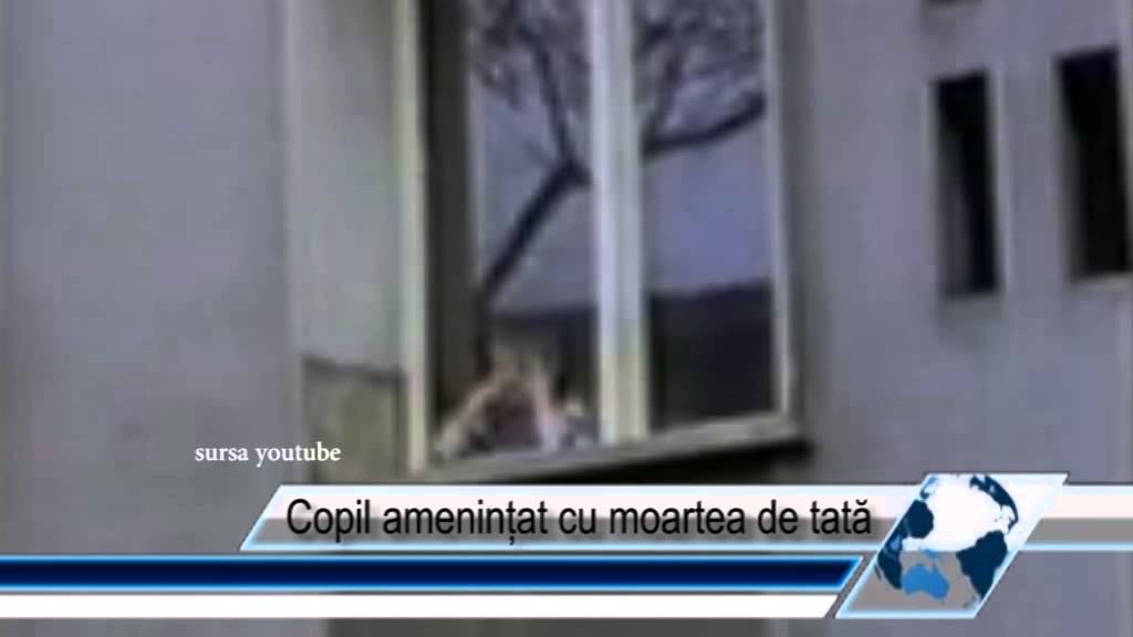 Copil amenințat cu moartea de tată