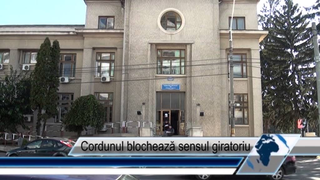 Cordunul blochează sensul giratoriu