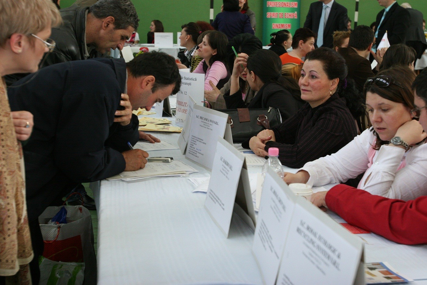 1302524868Targ joburi,locuri de munca,aprilie 2008_DT.jpg (10)