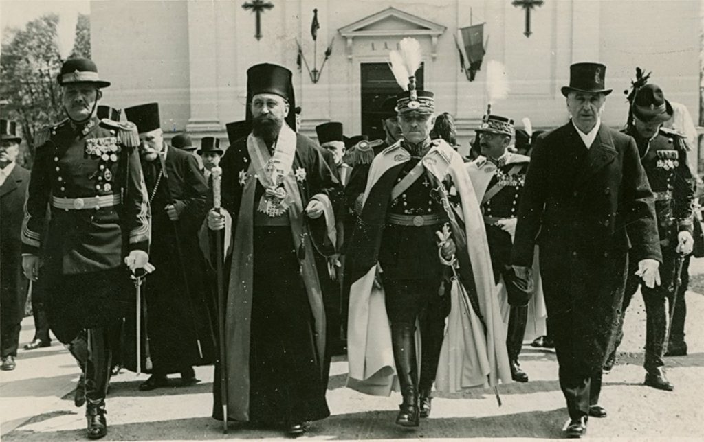 Mitropolitul-Visarion-Puiu-alături-de-prefectul-col.-Gheorghe-Teodorescu-gen.-Florea-Tenescu-si-ministrul-cultelor-Alexandru-Lapedatu