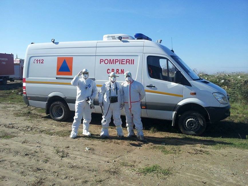 Echipa_specializata_in_cercetare_bacteriologica__radiologica_si_nucleara__CBRN__a_ISU_Arad___la__AXIOPOLIS_2015_1