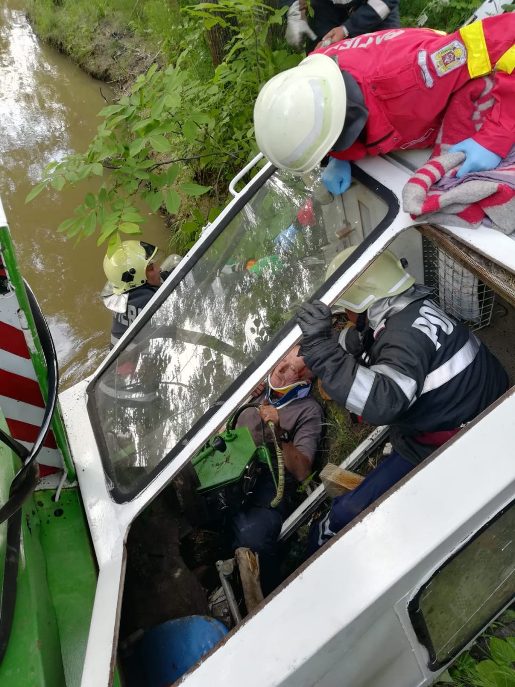 ef25fff3-6852-4fe8-98fd-a1213102a759