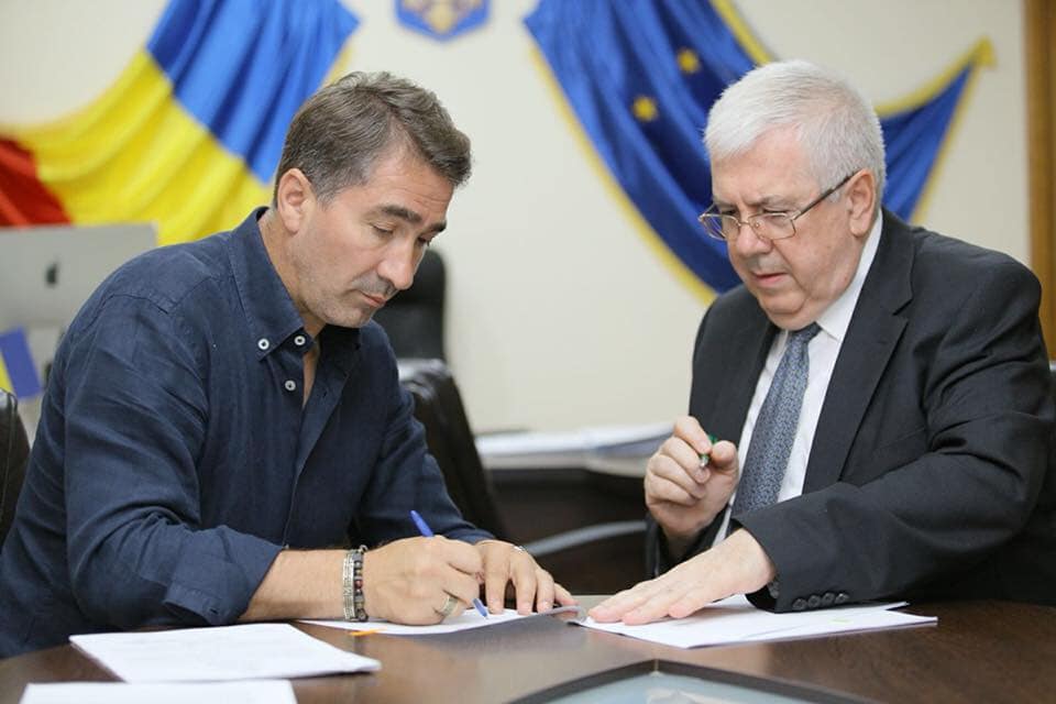 66297709_1916450841788930_8089580655886729216_n