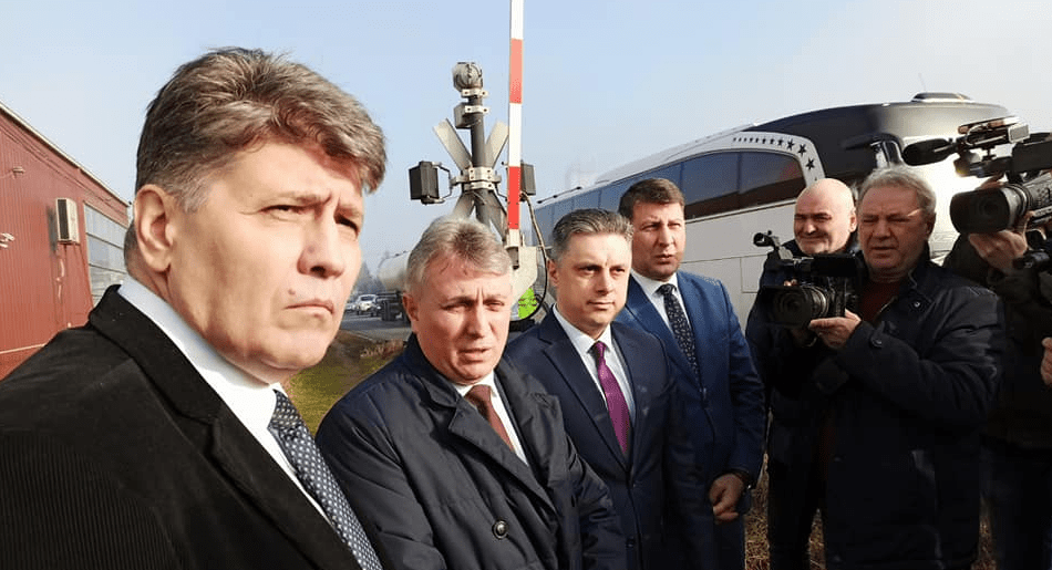 2020-03-06 at 19-23-22