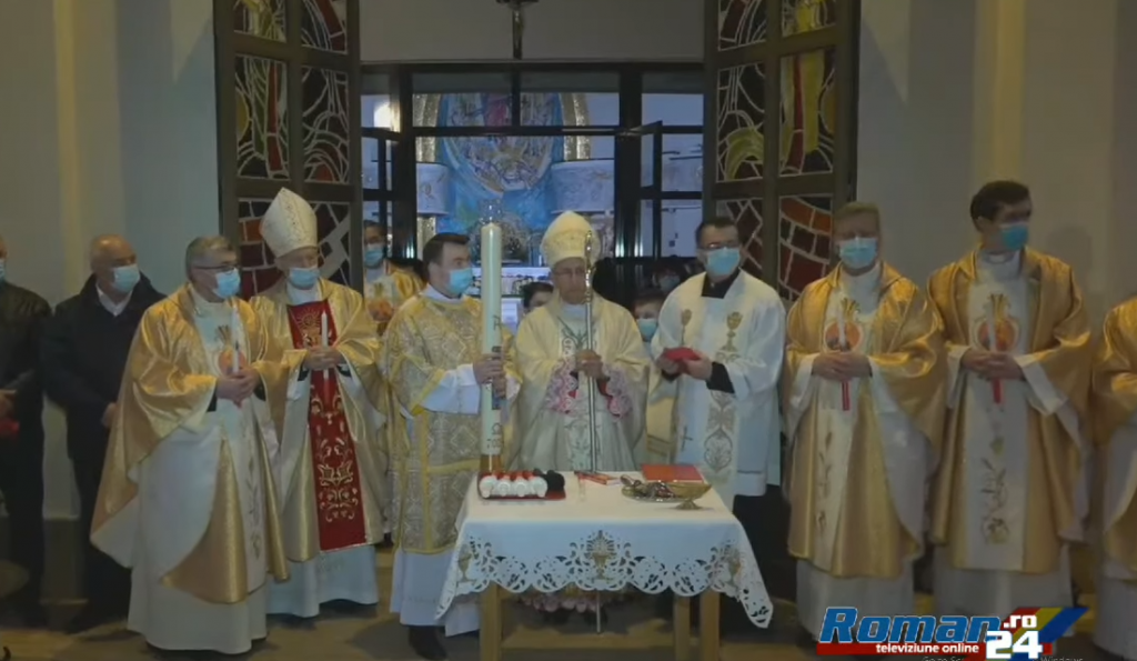 (Video) Sfânta Liturghie din Noaptea de Înviere, 3 aprilie 2021, prezidată de PS Iosif Păuleț, transmisă din Catedrala „Sfânta Fecioară Maria, Regină”, Iaşi