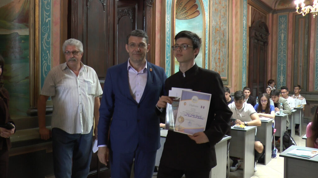 00009.00_16_36_12.Still001