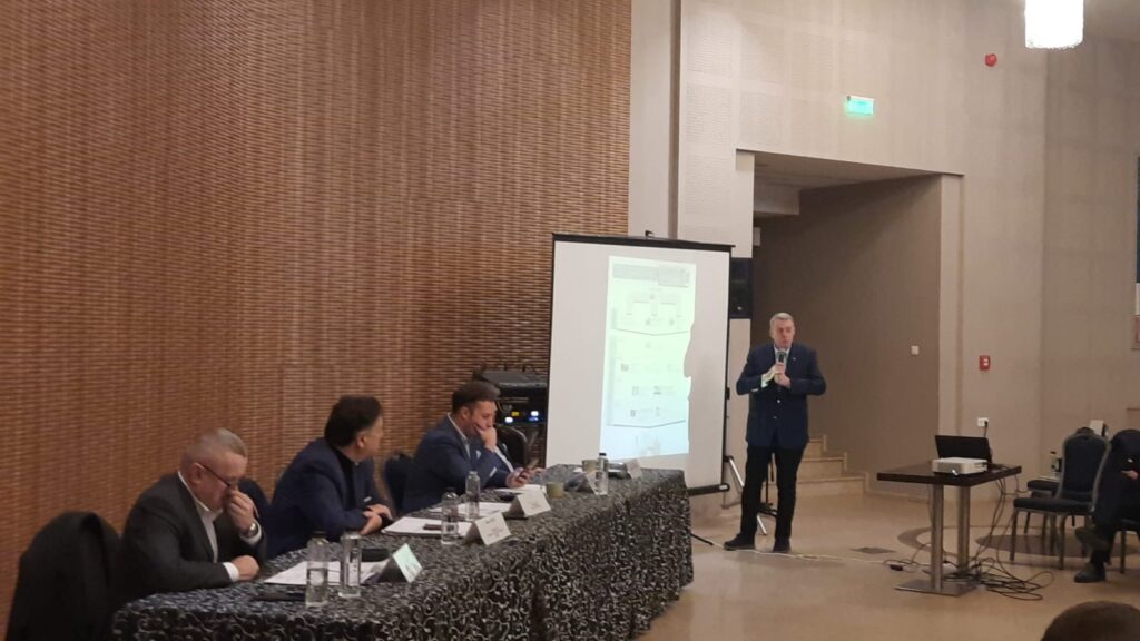 fa9912d2-cfcb-430b-b768-78a53c7706ed