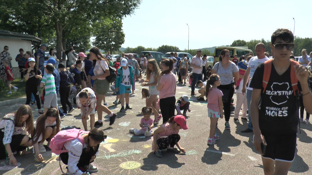 DE PUS IN PROIECTE.00_15_13_08.Still001