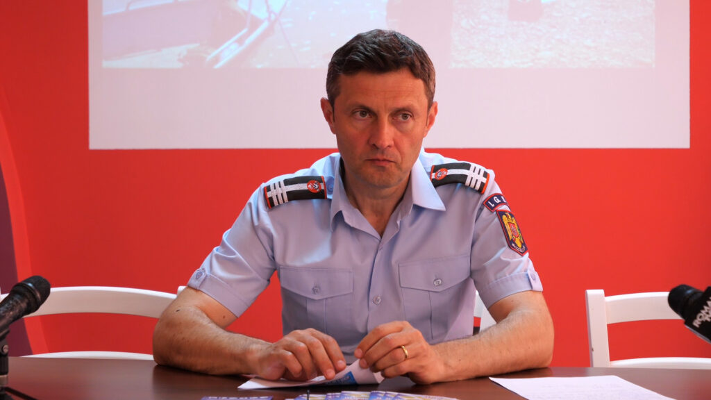 DE PUS IN PROIECTE.00_09_33_06.Still001