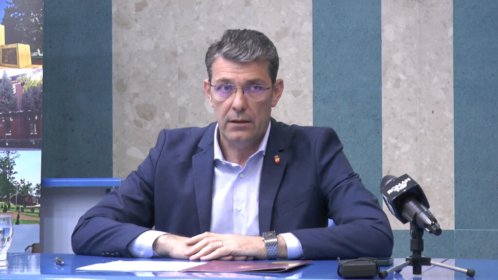 DE PUS IN PROIECTE.00_05_05_19.Still002