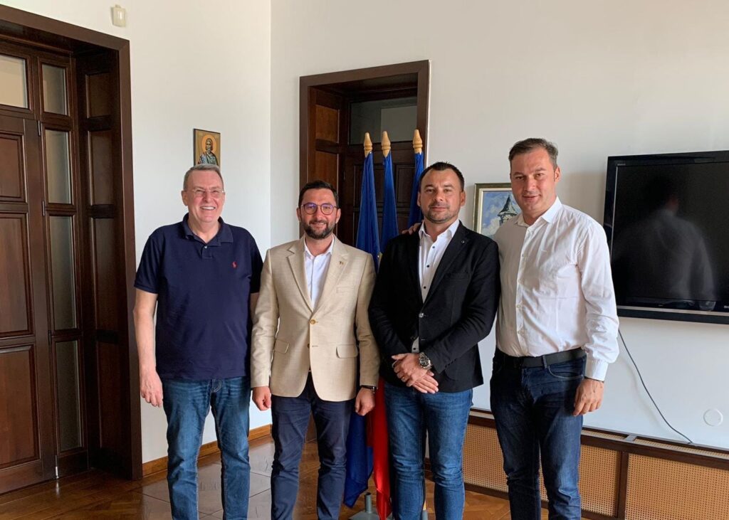 355461512_246021764800409_4987015219828211205_n