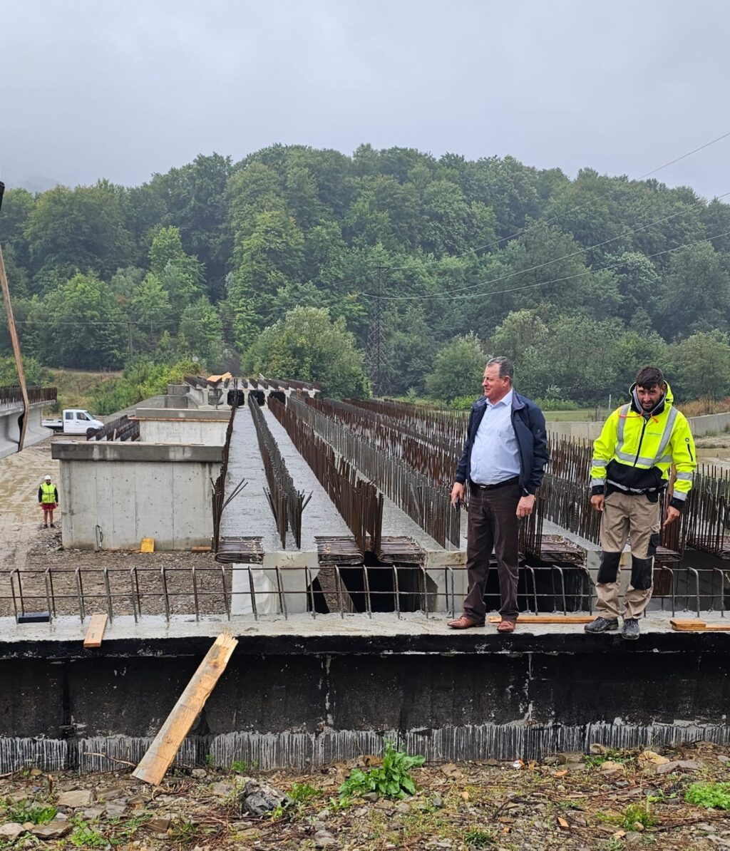 5956957f-04bd-45c4-b135-d42950594b24