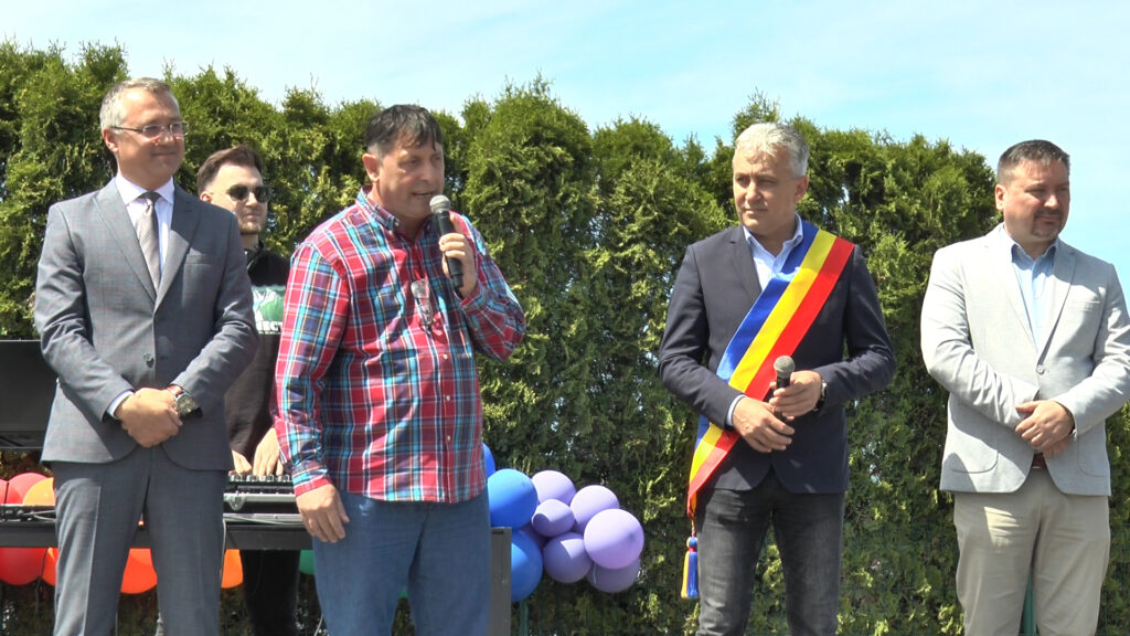 P1047951.00_04_24_44.Still004