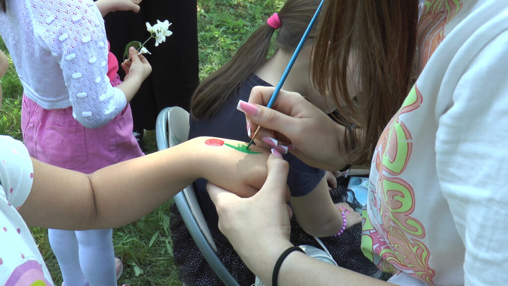 P1047951.00_01_38_20.Still004