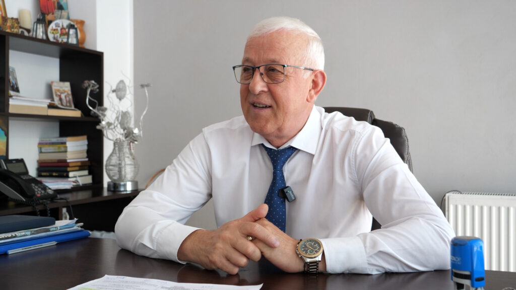 P1047951.00_11_28_27.Still006