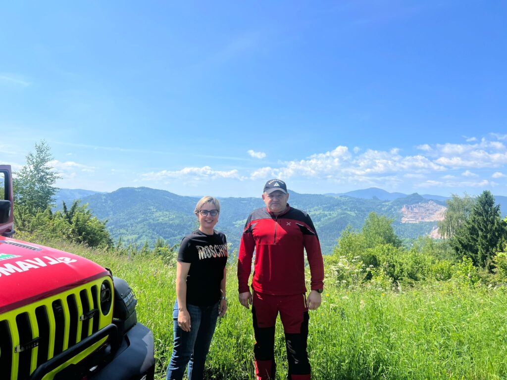 b51eb6ab-4781-4dd2-bbcc-fdbff2a3f0e0