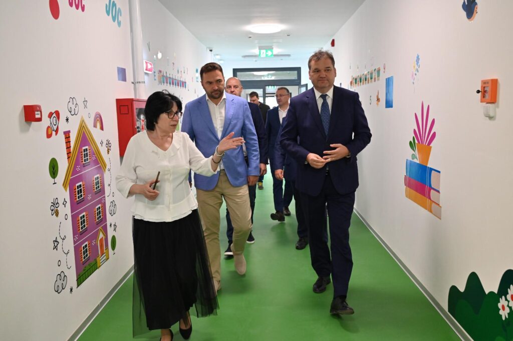 4ee8f445-4868-4df5-b5d9-135b7300d46c