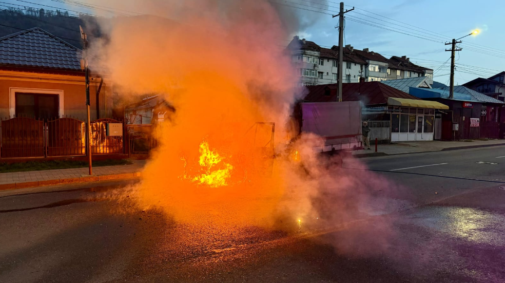 incendiu autoturism piatra